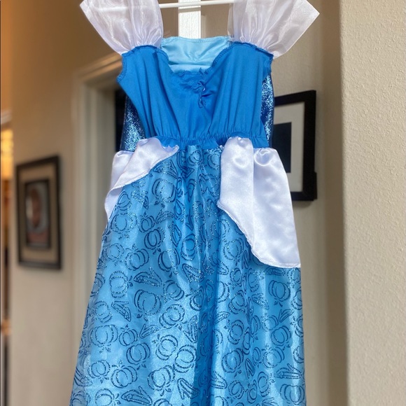Cinderella princess dress fits Girls 4-6 - Picture 4 of 5